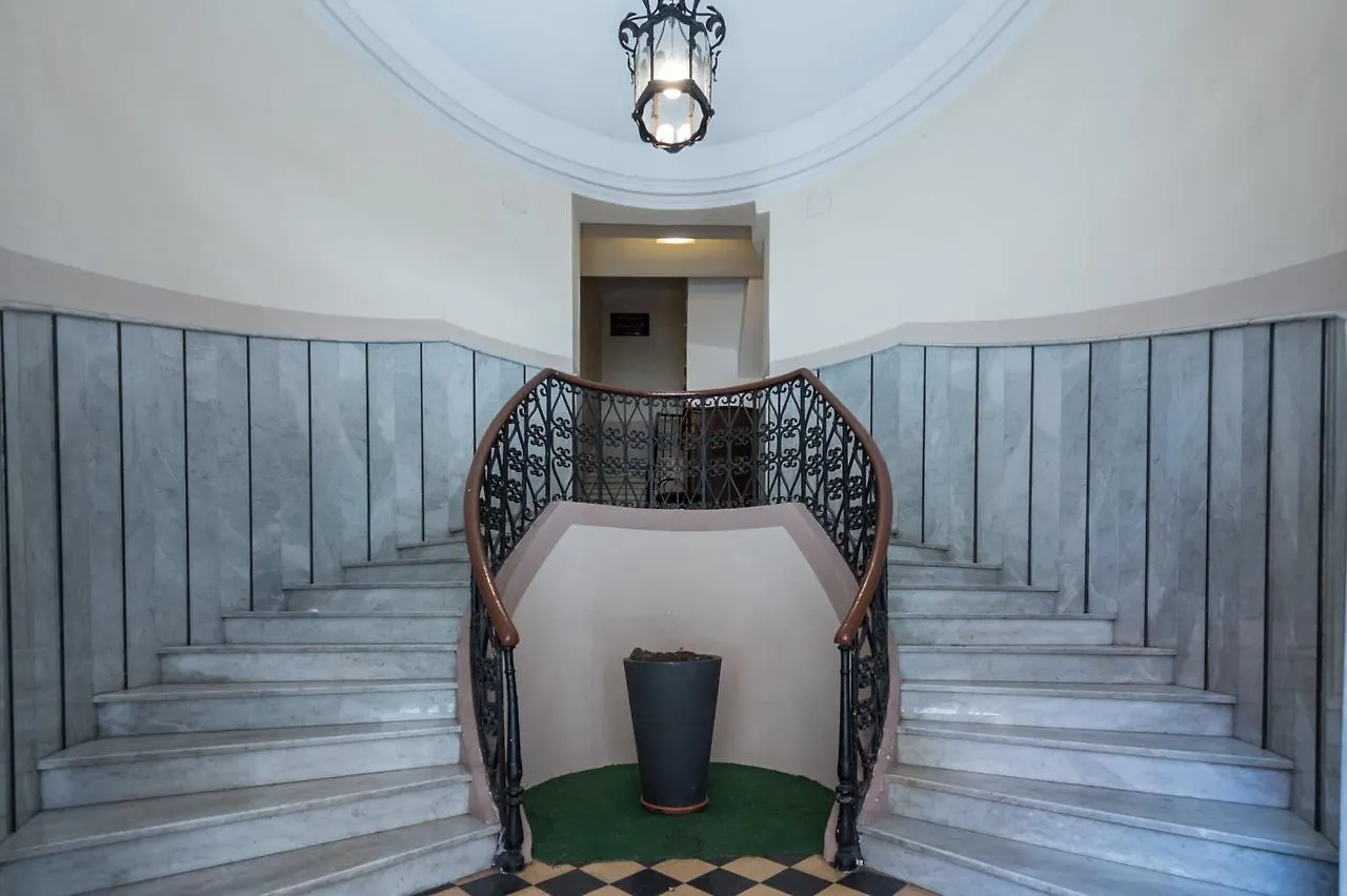 Mari Hotel Rome 2*,