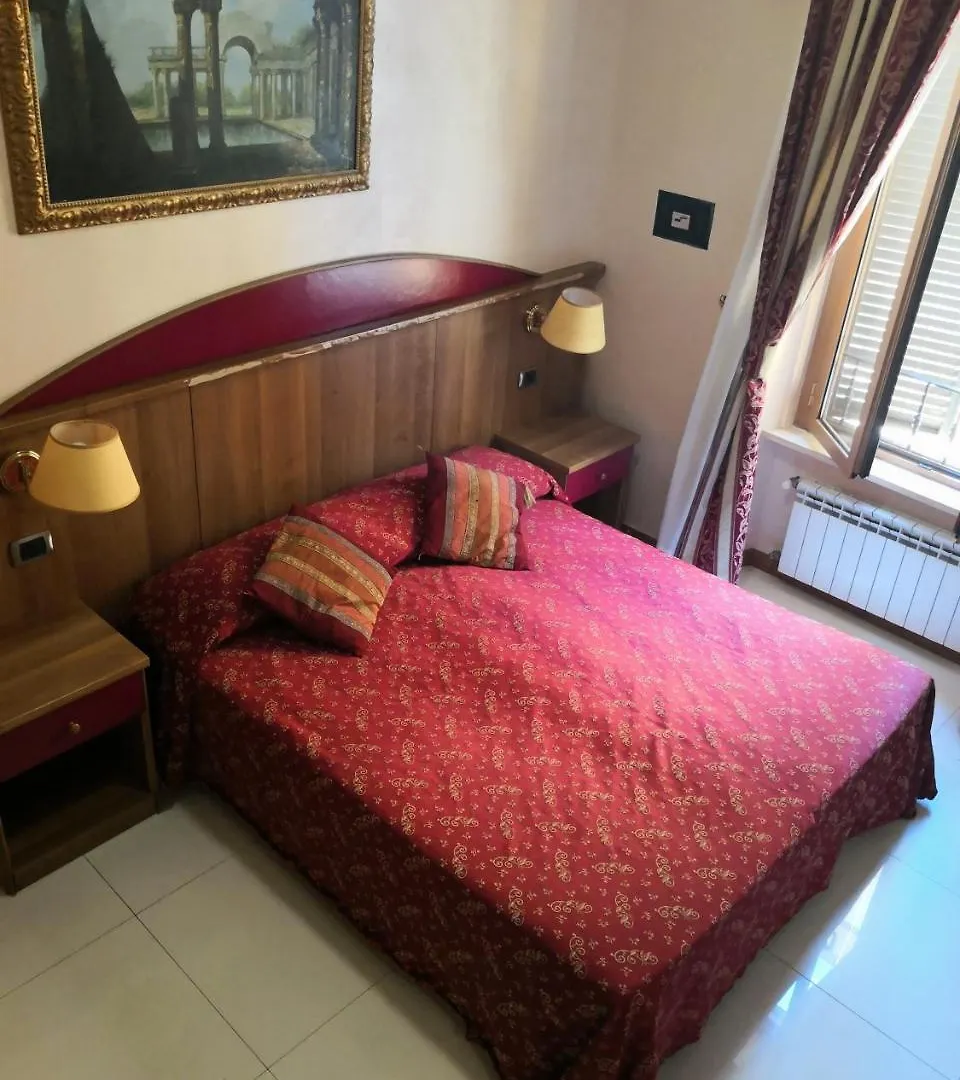 Mari Hotel Rome 2*,