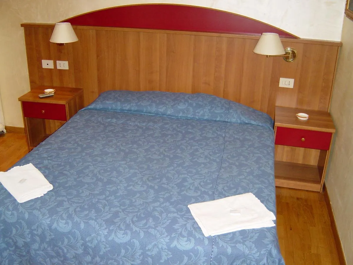 Mari Hotel Rome 2*,