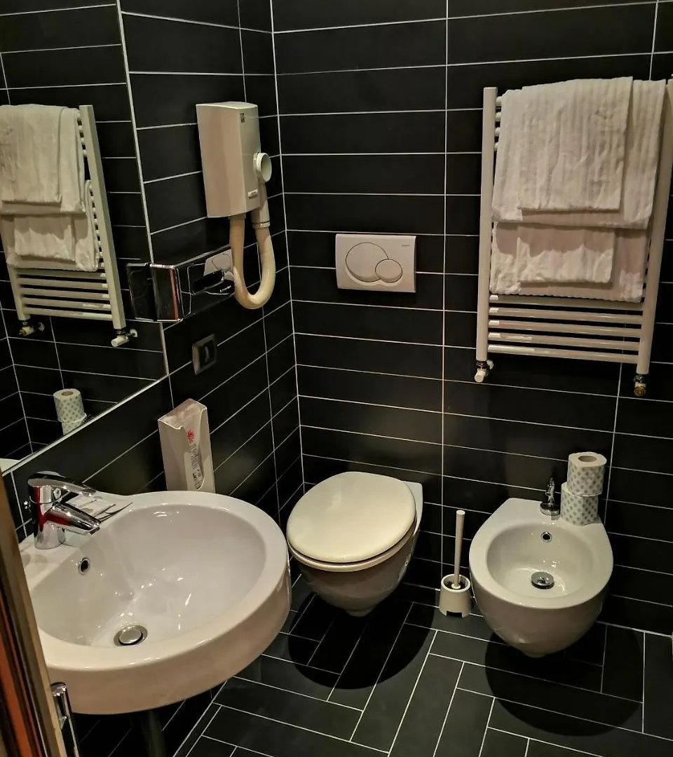 Mari Hotel Rome 2*,