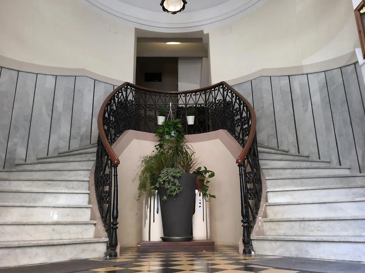 **  Mari Hotel Rome Italy